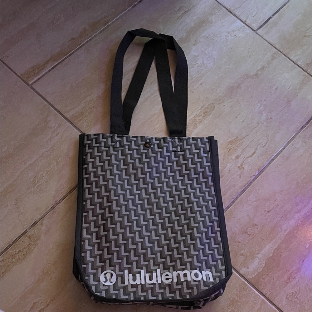 Lululemon shopping bag